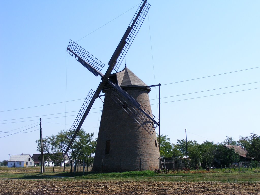 Kunhegyes, Hungary by szürke