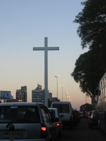 La cruz del papa JPII Hospital Italiano by MIGUEL CUESTAS