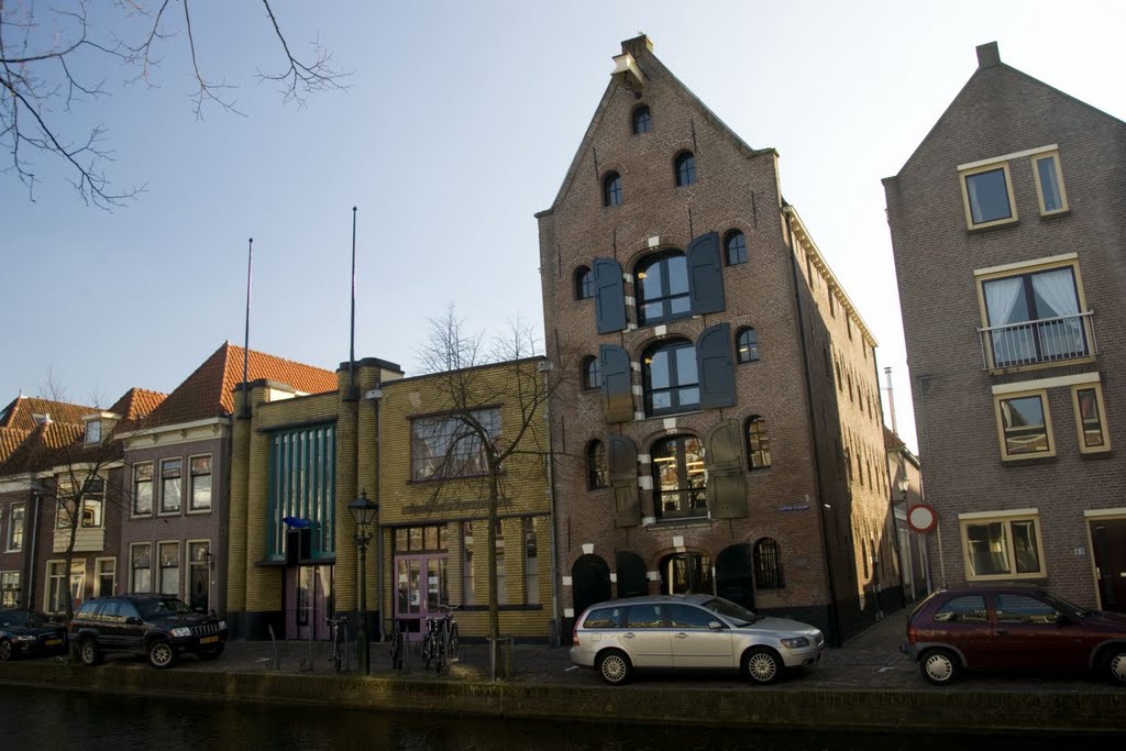 Alkmaar - Luttik Oudorp - View South on Ateliers Kerrebijn 1930-39 by P.J. van der List - 'Amsterdamse School' Architecture by txllxt