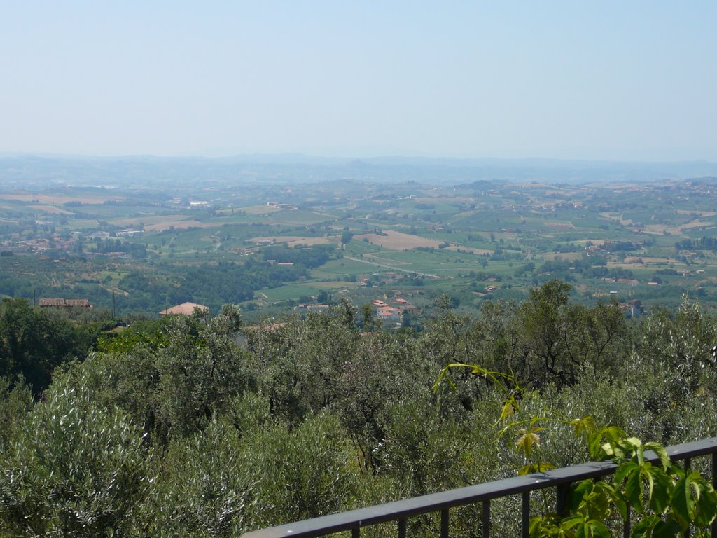 A view over Tuscanian countryside, Italy by Komia.