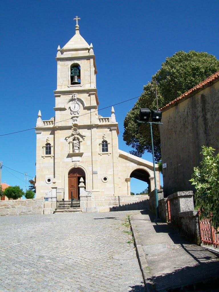 SALTO (Igreja Paroquial) by Fernanda Veloso