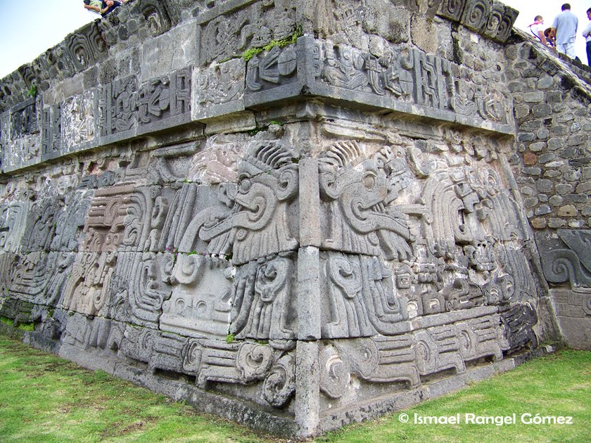 ESQUINA TEMPLO DE LAS SERPIENTES EMPLUMADAS, XOCHICALCO, MORELOS by Ismael Rangel Gómez