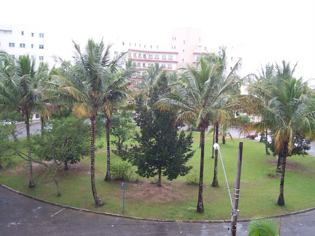 Riviera São Lourenço Vista da praça no prédio do Betinho by FabioZ