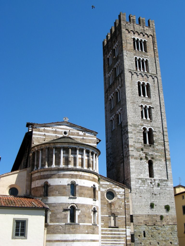 Lucca, San Frediano by Claudio Pedrazzi