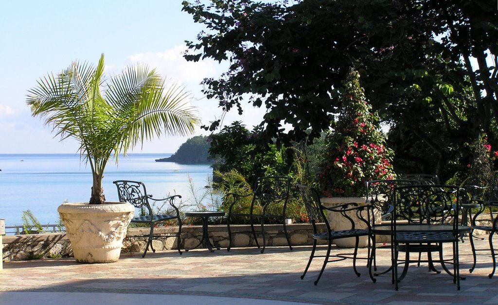 Courtyard at Royal Plantation Resort by Phil Comeau