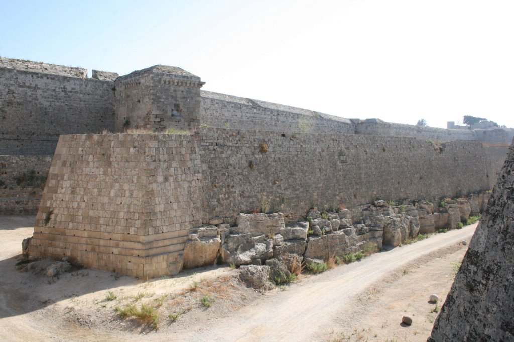 Rodi: Mura dei Cavalieri di Inghilterra by Carlo Pelagalli