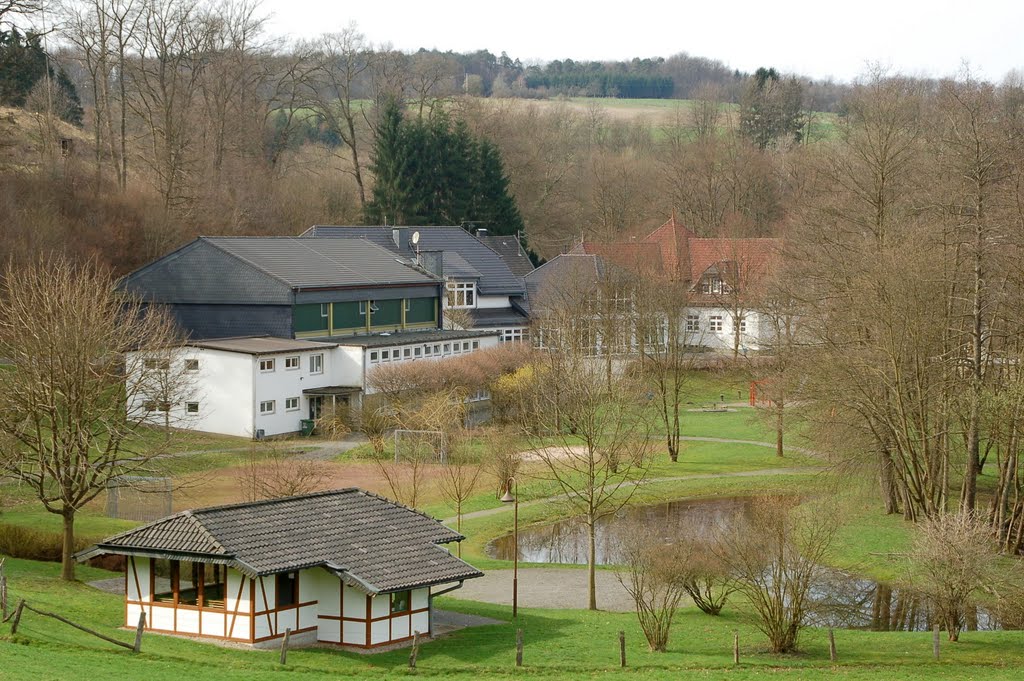 Grundschule "Am Brölbach" mit Dorfhaus und Teich by Hatti1