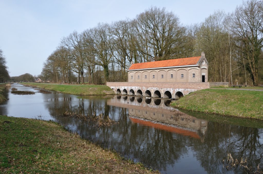 Schleusenhaus am Almelo-Nordhorn-Kanal by Reinhard Kerkeling