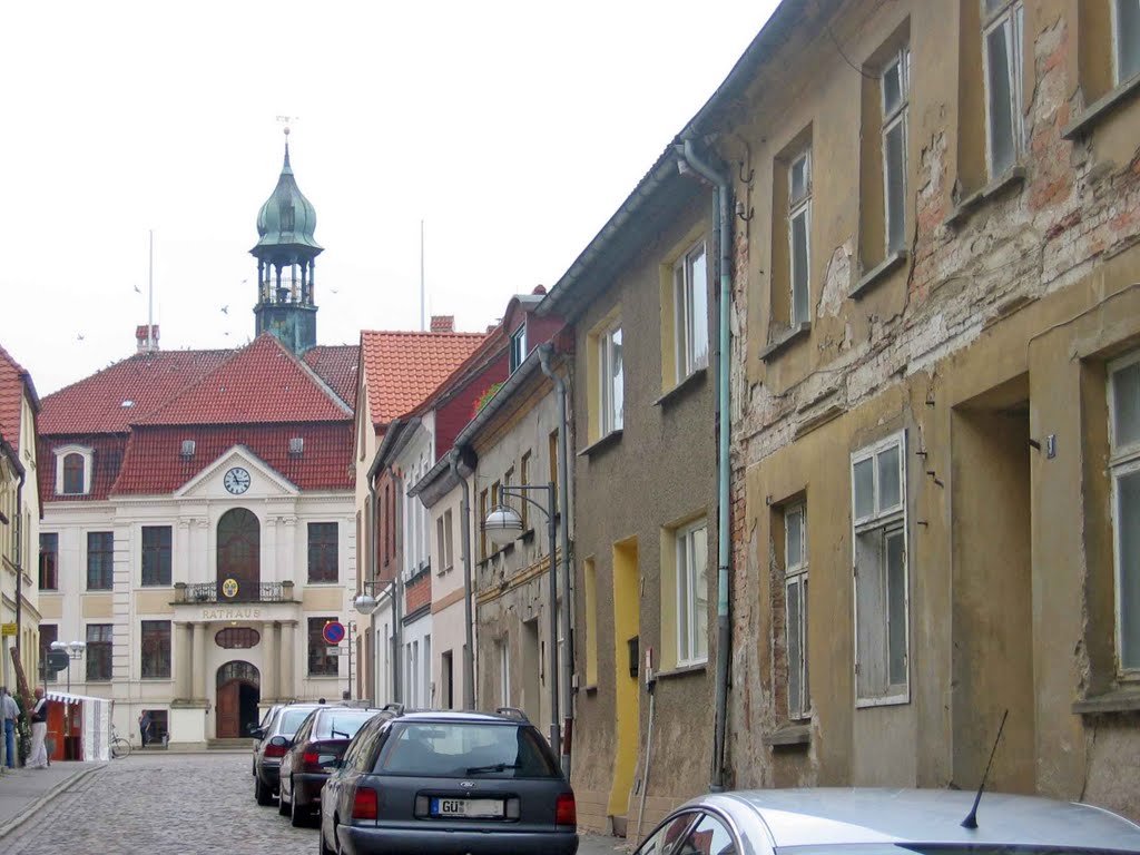 Blick von der Pferdemarktstrasse zum Rathaus by Andreas-Müller