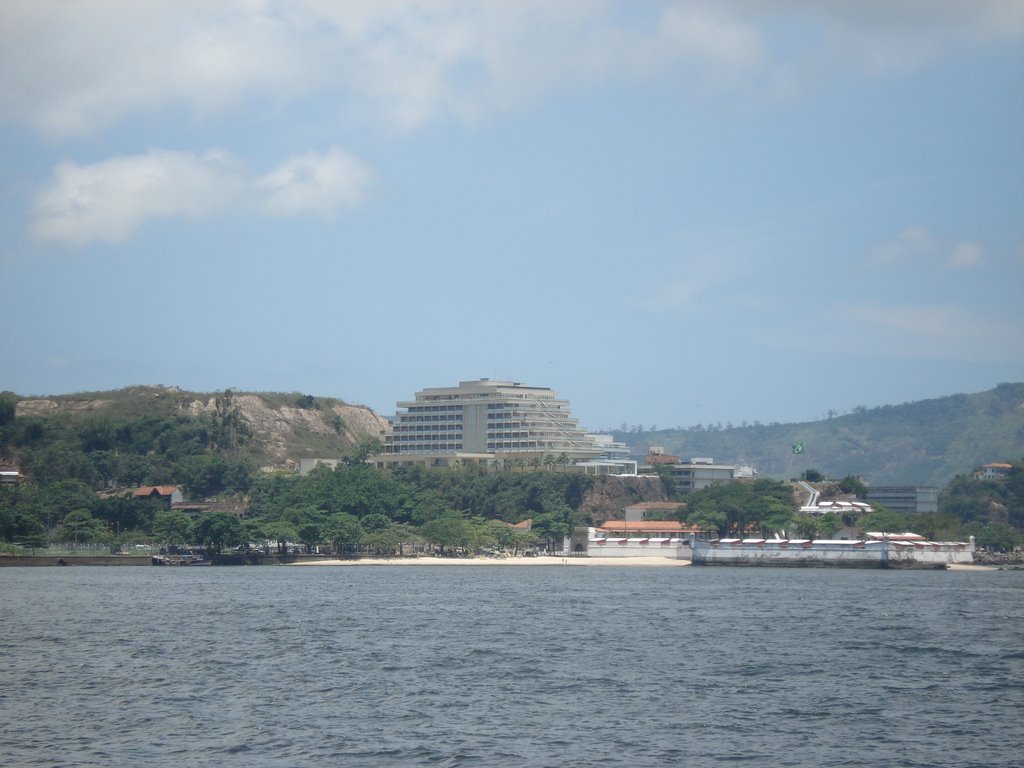 Vista da Barca para a Praia Vermelha - Niterói - Rj by Vinicius Toledo