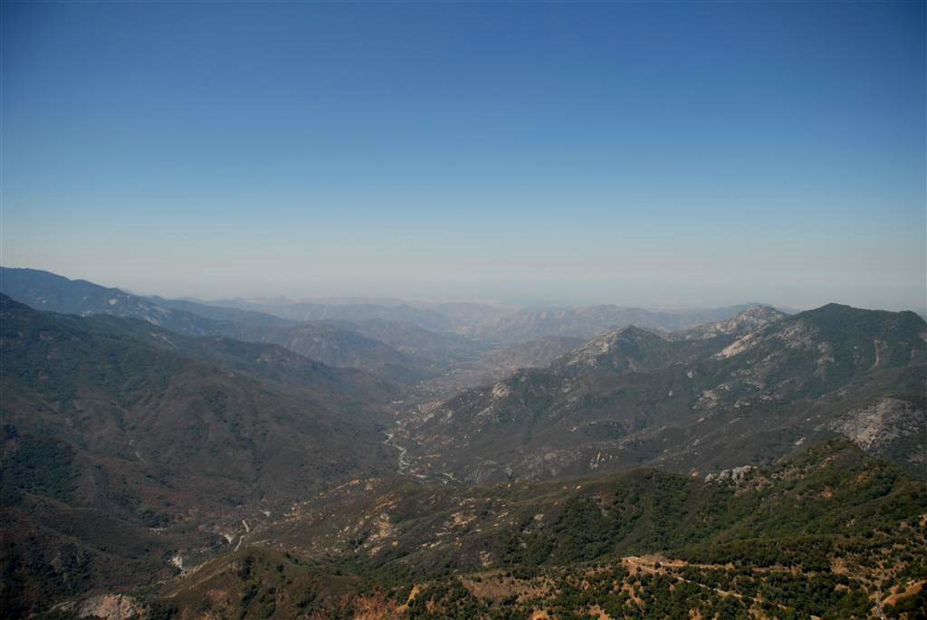 From the top of Moro Rock, looking south by pelesl