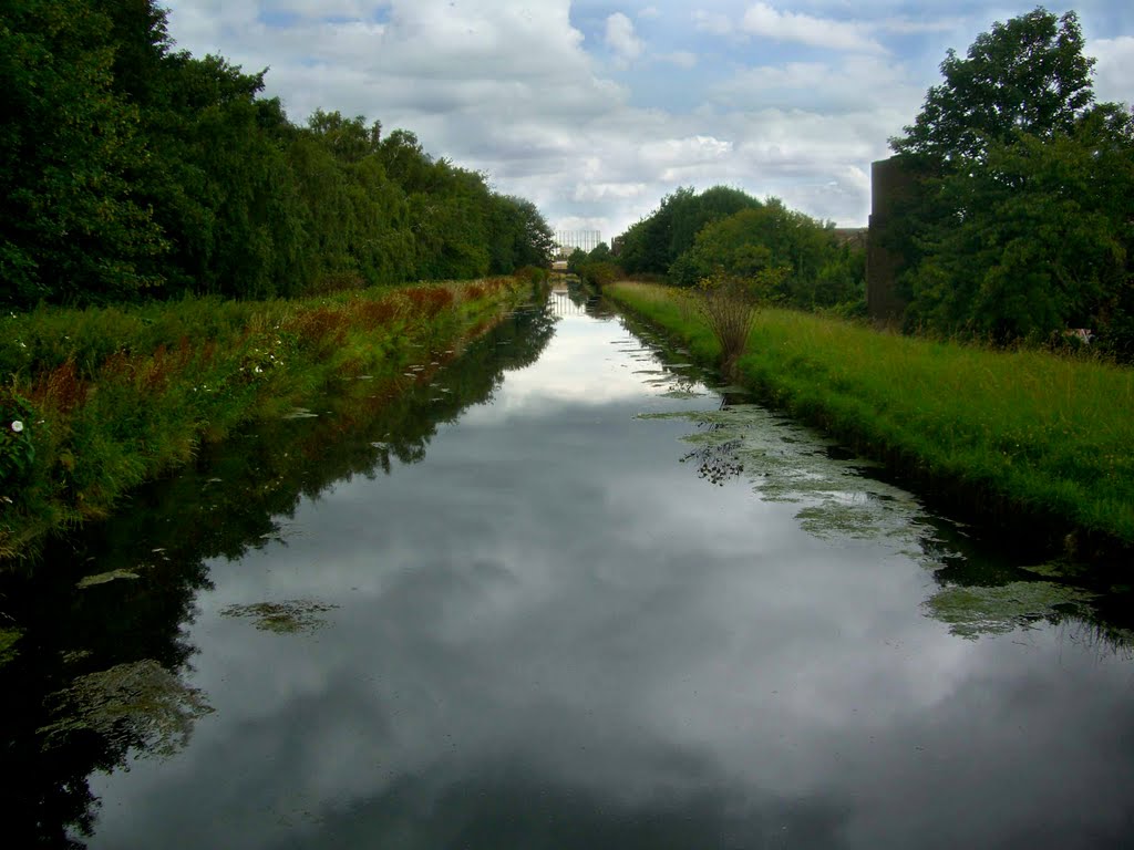 New River Walk, Turnpike Lane by turnpikelane