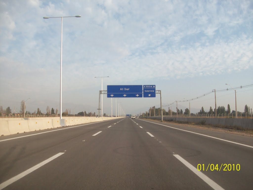 Autopista Acceso Sur a Santiago. La Pintana Santiago by Ignacio Paredes