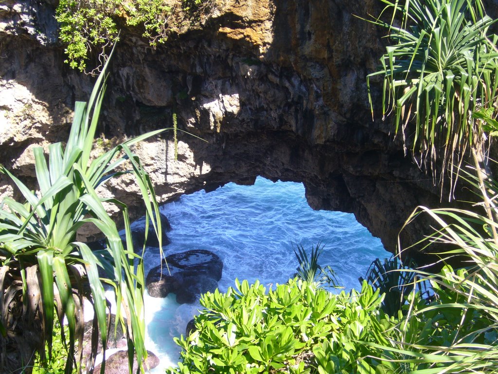 Hufangalupe - Coral Limestone Archway by melissatafa