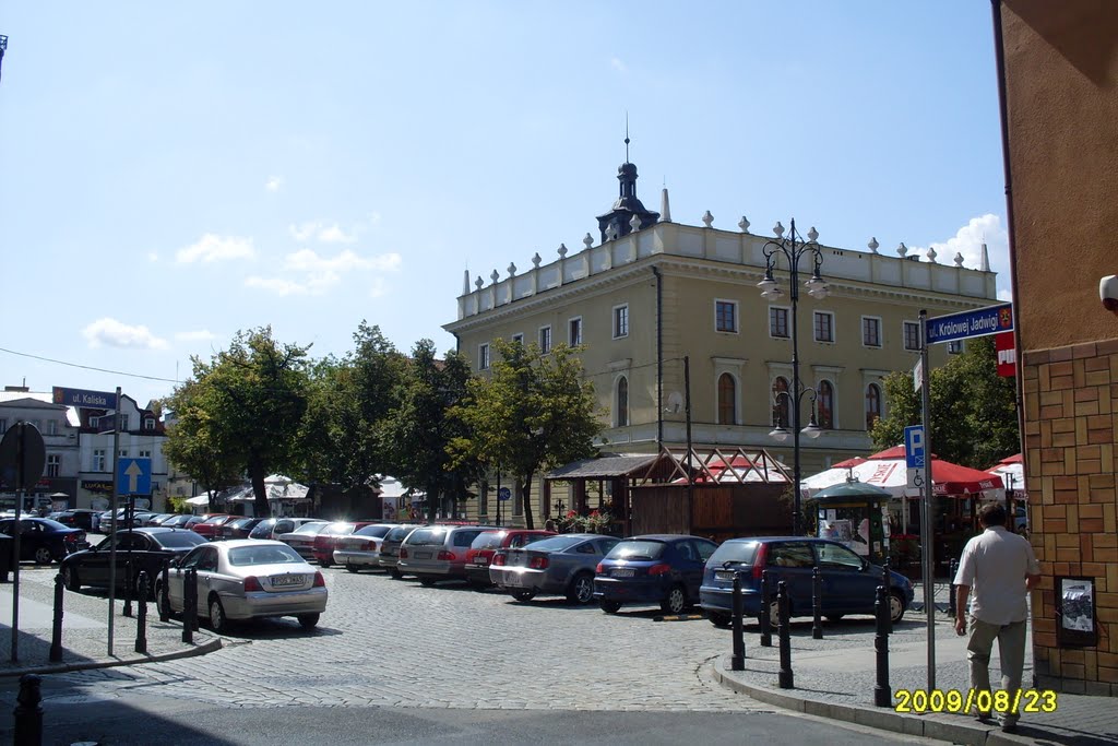 Ostrów Wlkp - Ratusz widok z ul. Królowej Jadwigi by MChmielewska