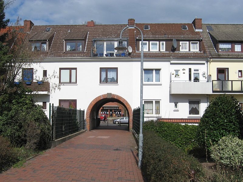 Fußweg zwischen Rosenakstraße und Gröpelinger Heerstraße - Lindenhof, Gröpelingen, Bremen - 04.2010 by trigonal