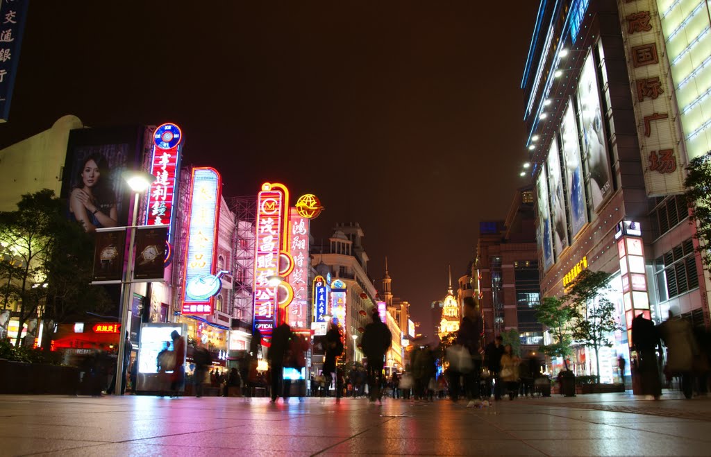 Nanjing Rd by night by andreisss