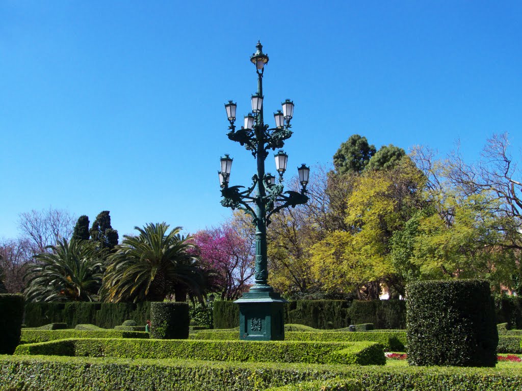 Farola de los Jardines del Real by Manuel Hernández Lafuente