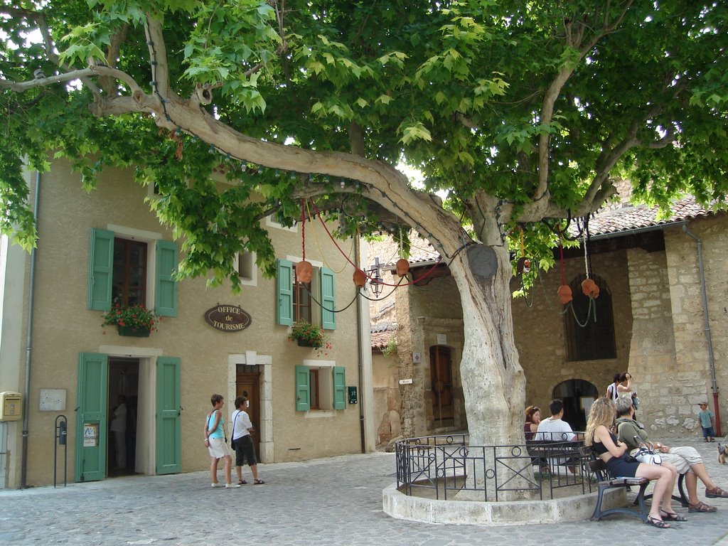 Moustiers Sainte-Marie by Jakubussimus