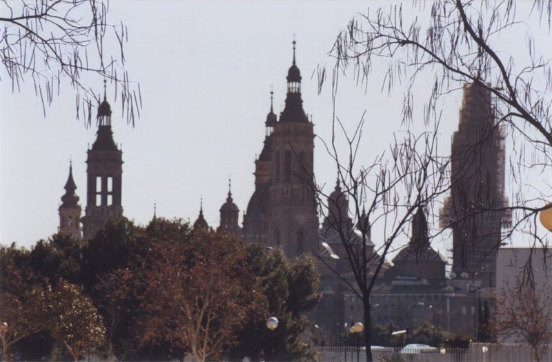 Basílica de Nuestra Señora del Pilar y La Seo. Silueta by RuSolera