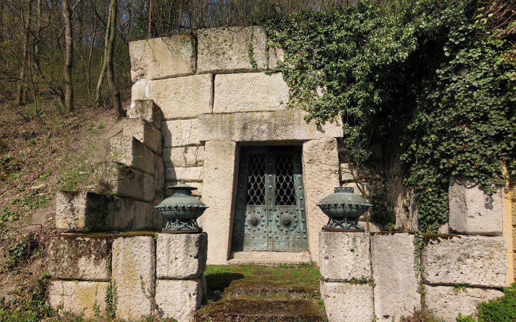 Mausoleum am Friedhof Ober St. Veit by Duke of Woodquarter