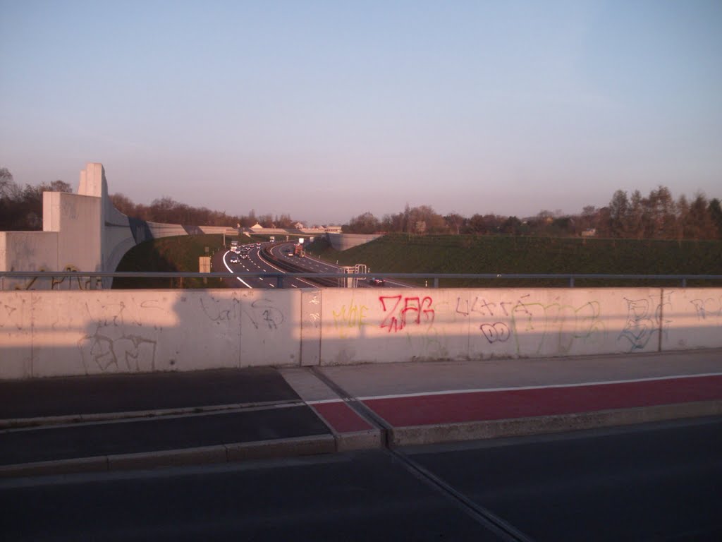 Brechten-Autobahnbrücke-Brechtener Str by Udo Schoen