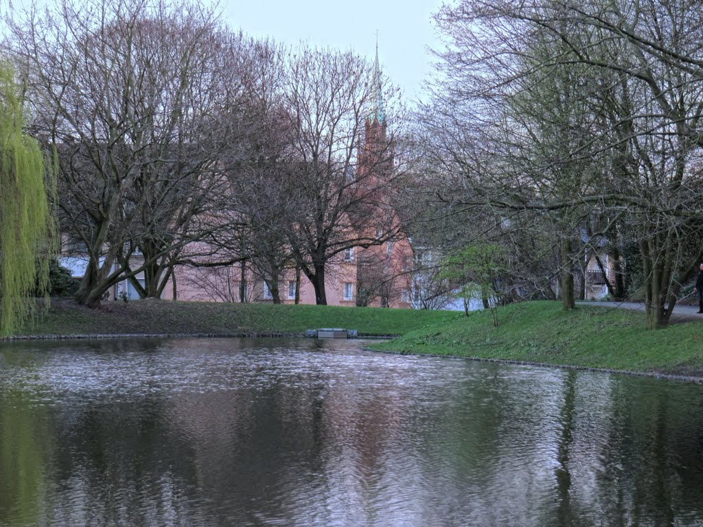 Essen-Borbeck / Blick über die Teichanlage des Schloßparkes in Richtung Borbeck-Mitte by Cityfotograph