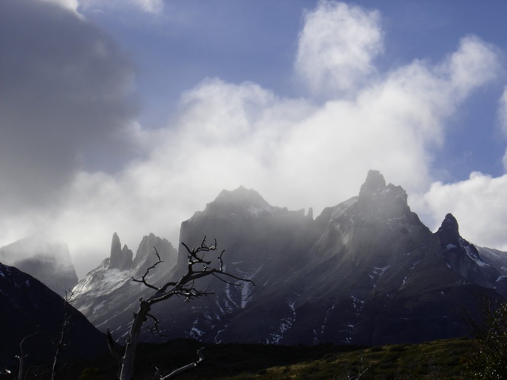 Cuernos on a windy day by dshroyer