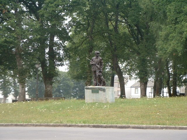 Monumento Cazador by Arboiro