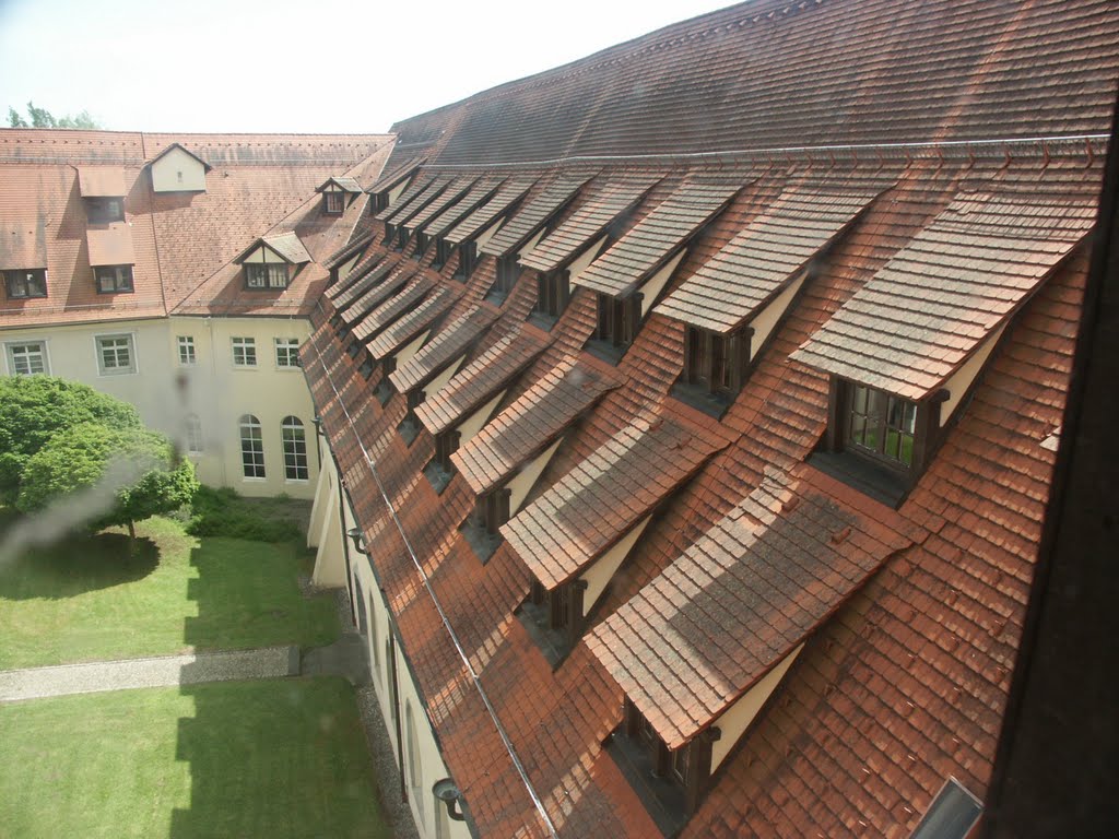 Fensterfassade des Klosterinnenhofes der Heimschule Kloster Wald/Hohenzollern by ctraber