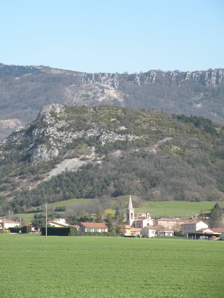 Saint- Vincent - la -Commanderie (Drome) by maurice remy