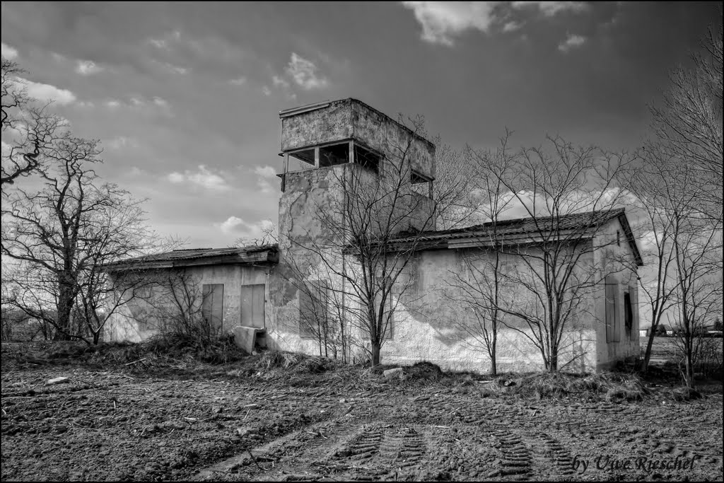 Ehemaliges Militärgebäude, April 2010 by Uwe Rieschel