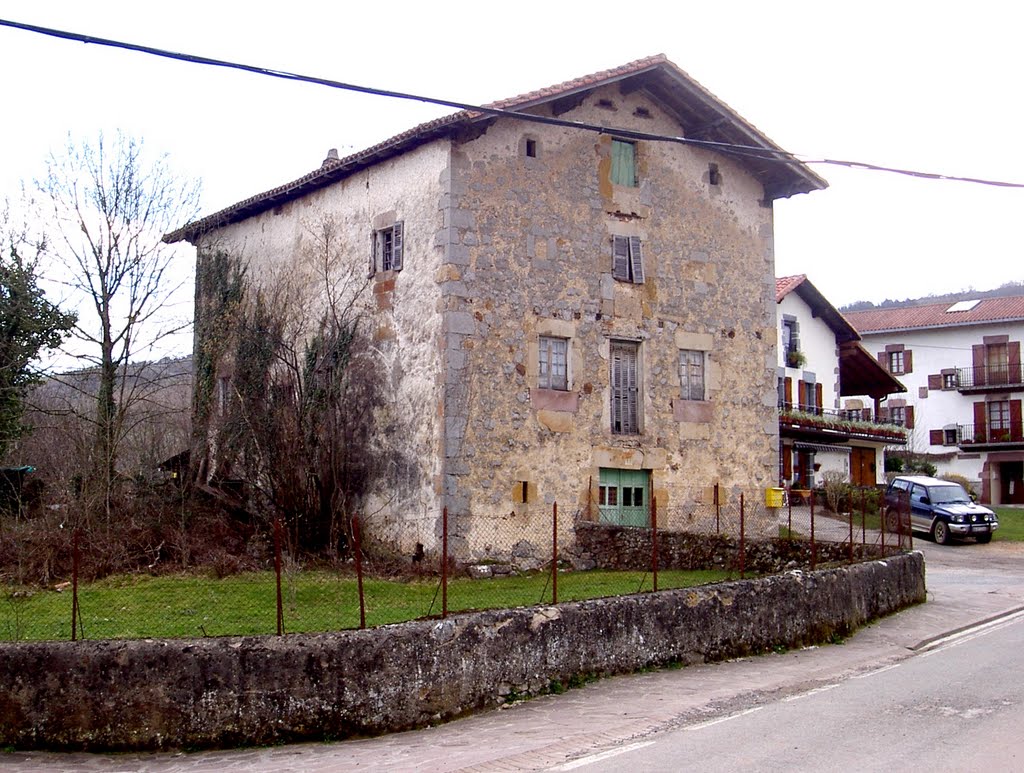 Gaztelu, Navarra. Caserón. by HEGAIM