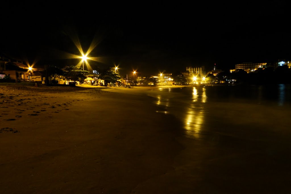 Vista noturna da Praia Areia Preta em Irií, 2 by sgtrangel