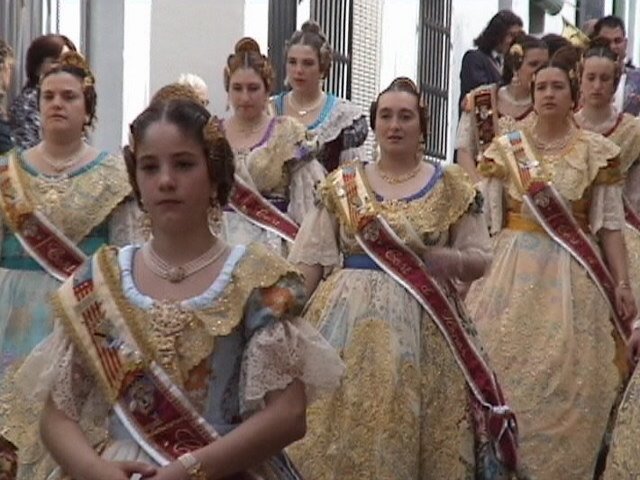 Falleras by Juan José Zurdo