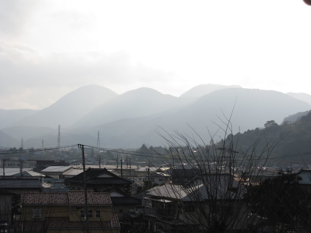 東山北駅ホームより、矢倉山・金時山・明神ヶ岳方面を撮影 by kawashta@gmail.com