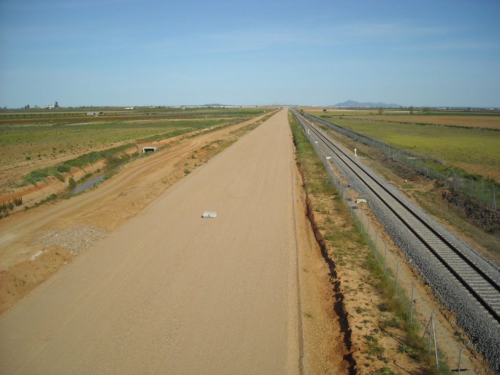 Obras de construcción de la línea del AVE : Madrid - Lisboa, a su paso por Pueblonuevo del Guadiana. Abril de 2010 by viajeroandaluz