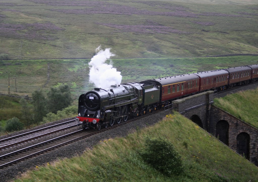 B.R class 7MT 70013 OLIVER CROMWELL at Garsdale on rerun of 1T57 The 15 Guinea Special The Last official Steam hauled train on B.R. by top spotter