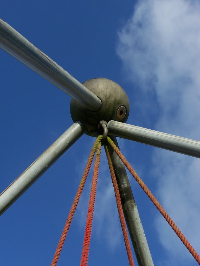 Roermond Tegelerijveld Atomium by Ted Potters