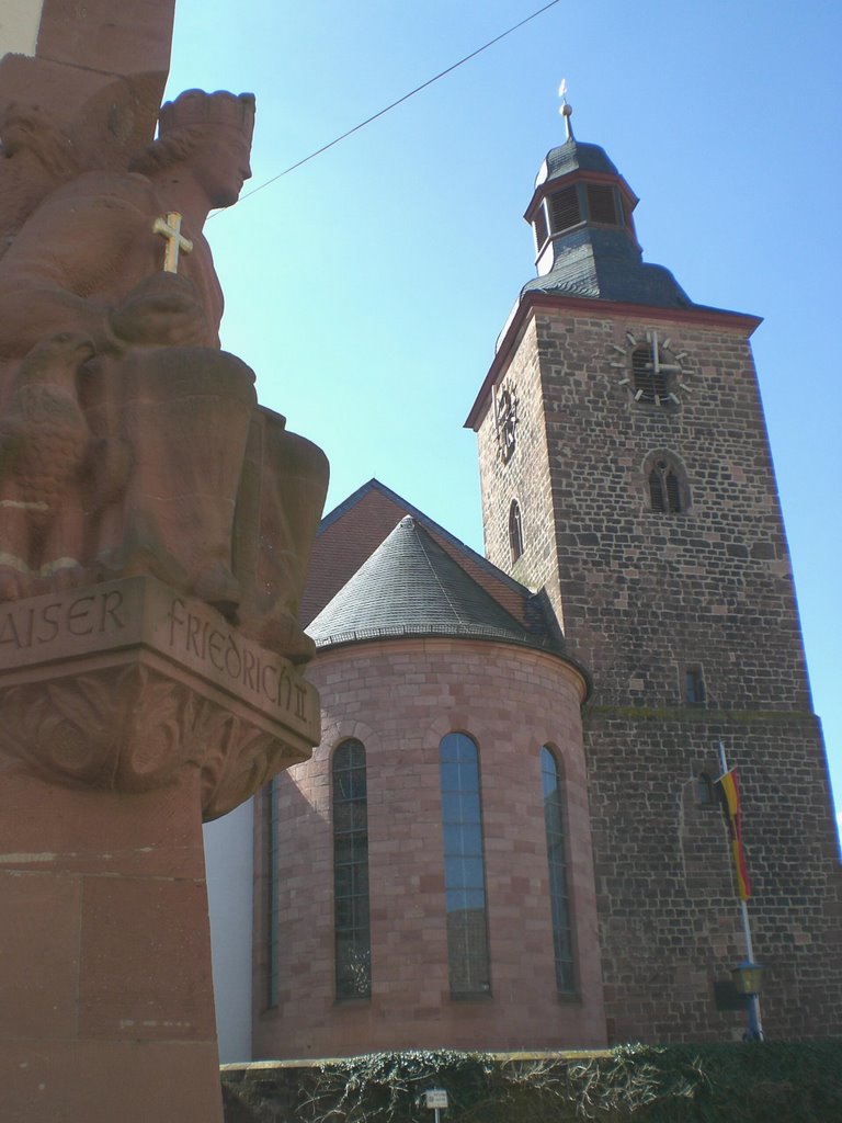 Stadtkirche und Figur Kaiser Friedrichs II. by Frank Bisgen