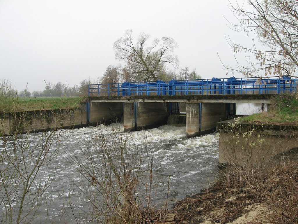 Piaseczno, bridge over Radomka river, 04.2010 by Mariusz Bladek