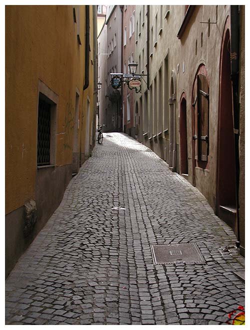 Blaue-Lilien-Gasse by J. Radlbeck