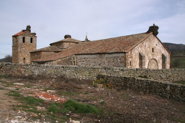 Iglesia de Santa María de los Caballeros by marathoniano