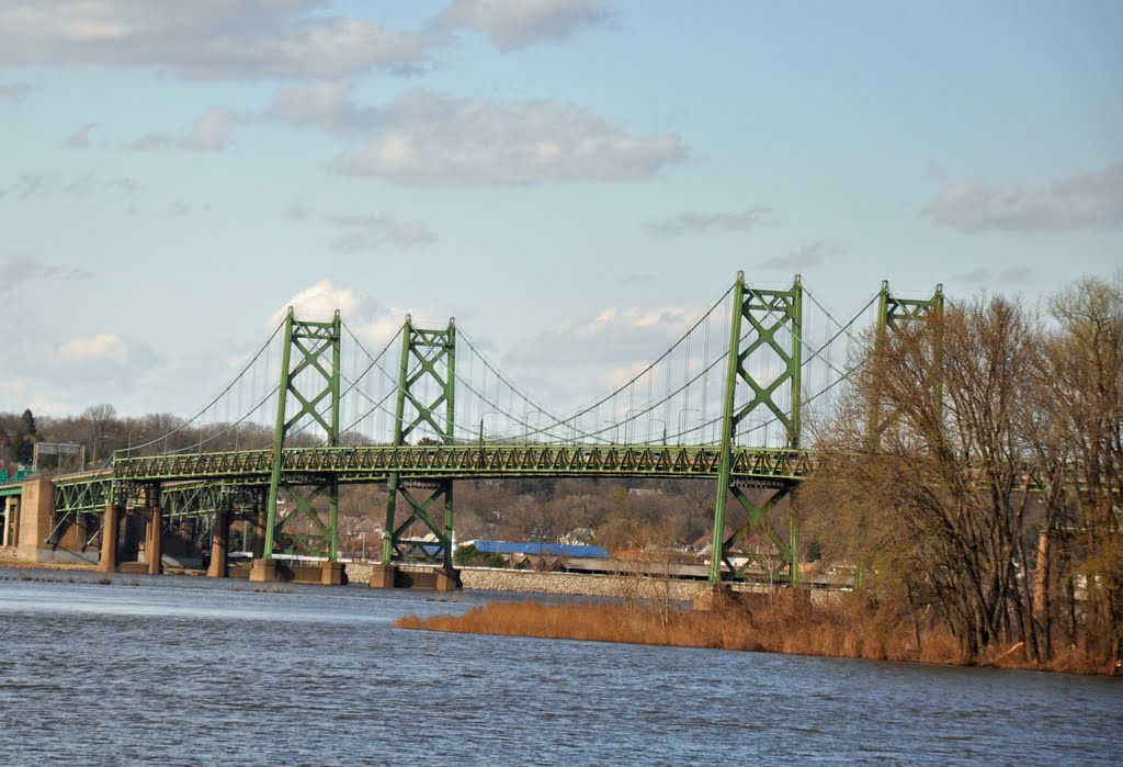 Bridge over the Mississippi by Pete Hernandez