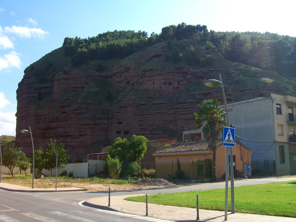 Cuevas excavadas en la montaña by Juanjo Soriano Garcí…