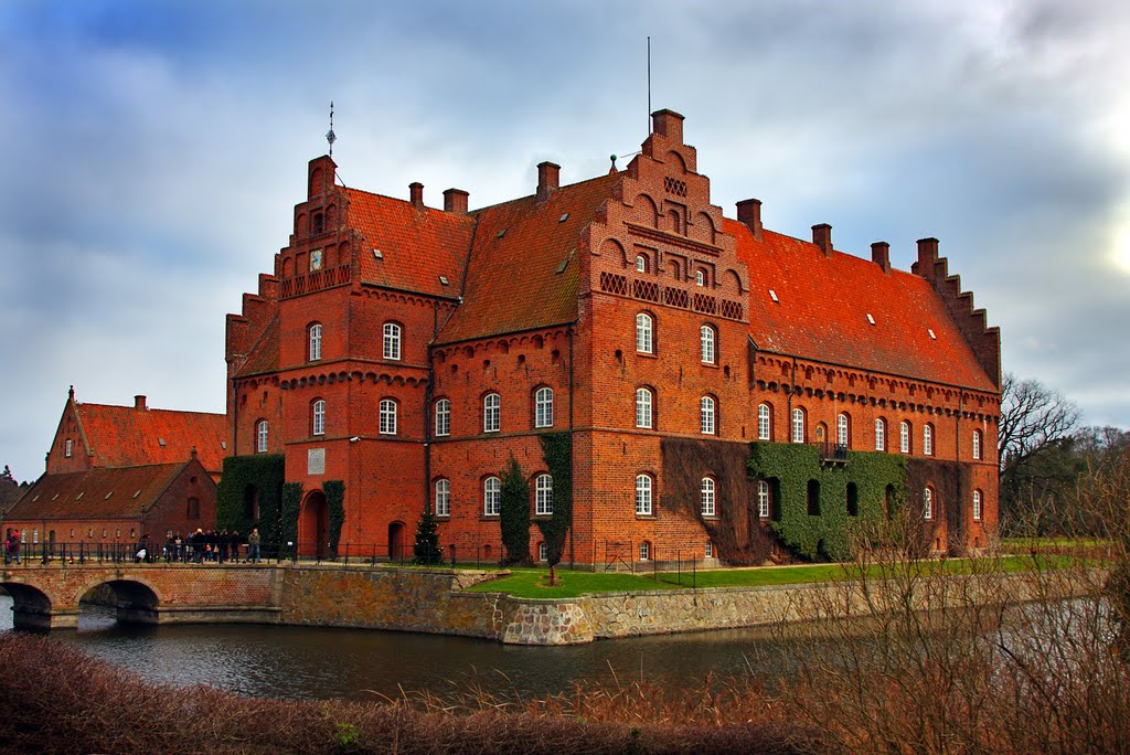 Gisselfeld Kloster by Finn Lyngesen flfoto.dk