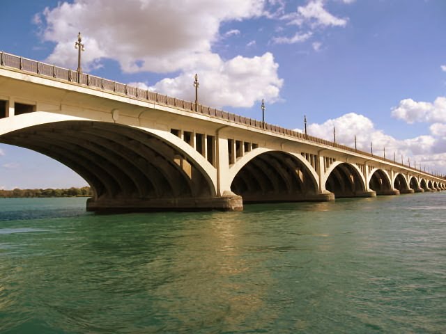 MacArthur Bridge to Belle Isle by joe kennedy