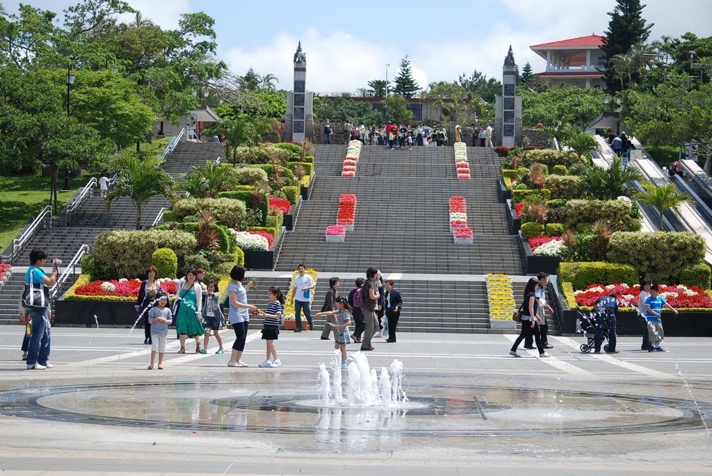 Churaumi park entrance by Steve du Bruyn