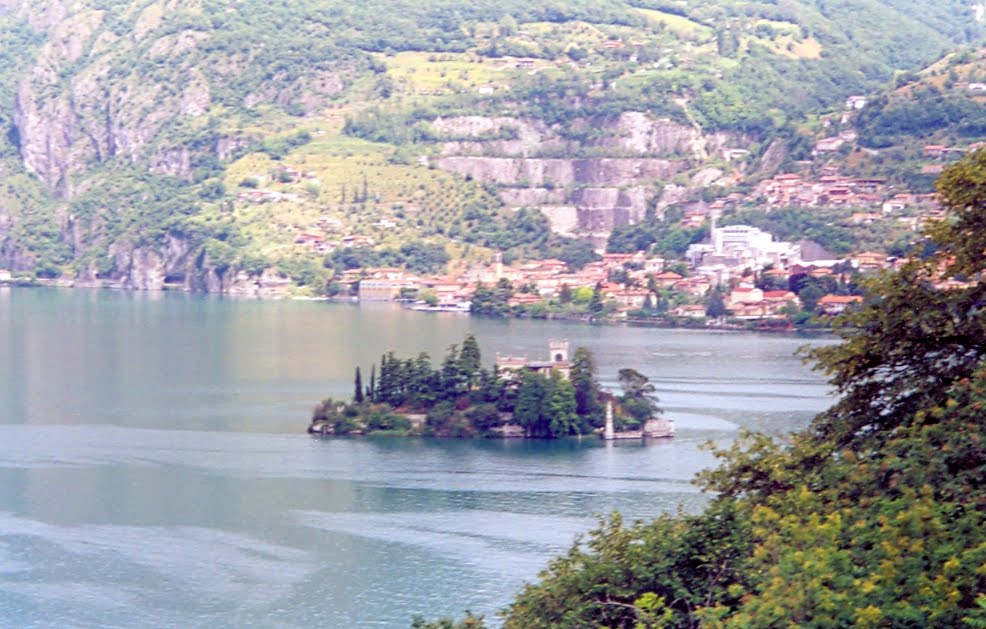 Isola d Loreto im Lago d Iseo by worai