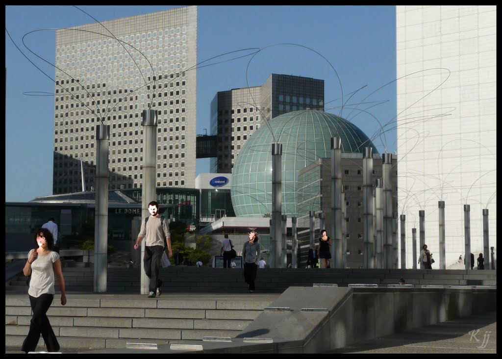 Les robots de la defense. by kinet jean jacques